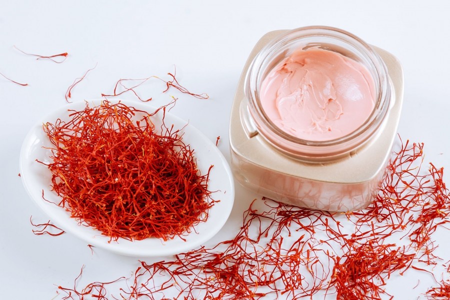 Introduce miraculous facial and hair saffron masks to have bright and soft skin