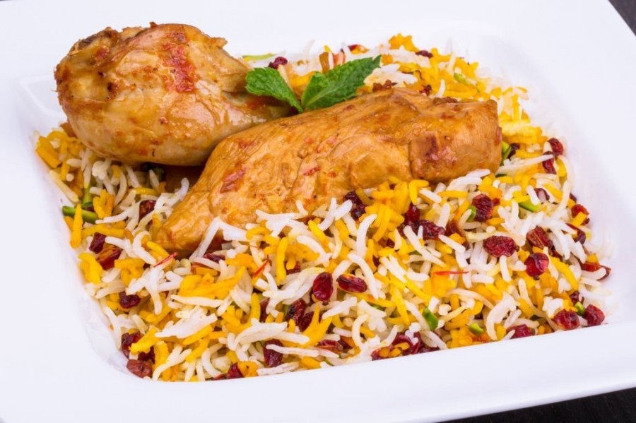 The recipe for one of the delicious cuisines, Barberry with rice and saffron chicken