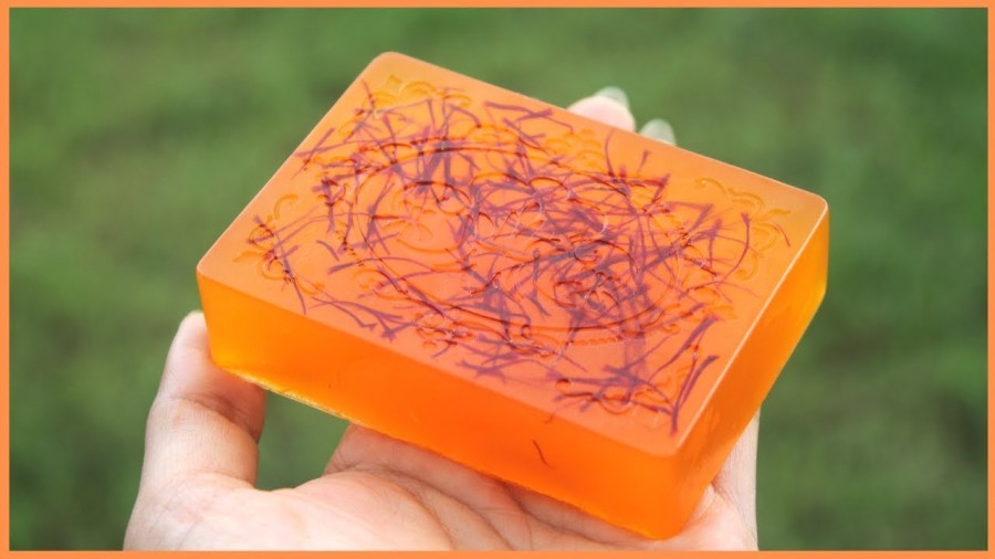Saffron soap, a gift to be young